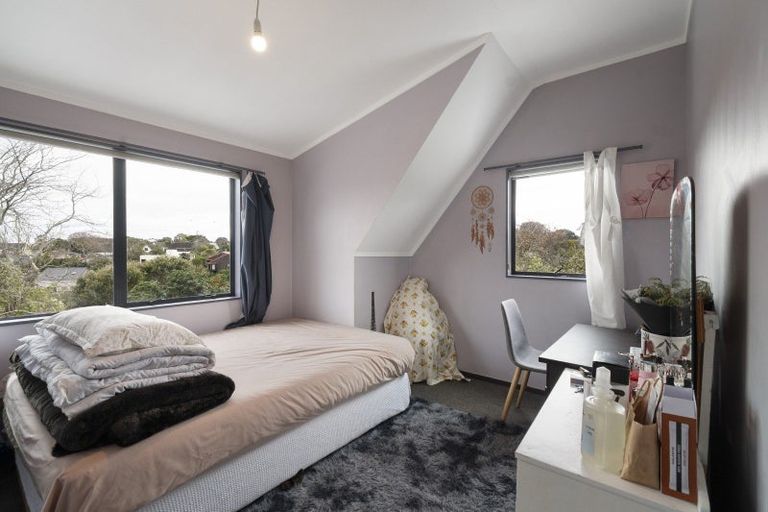 Photo of property in 20 Springdale Grove, Fitzherbert, Palmerston North, 4410
