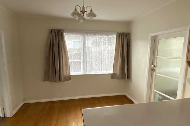 Photo of property in 1/158 Newlands Road, Newlands, Wellington, 6037