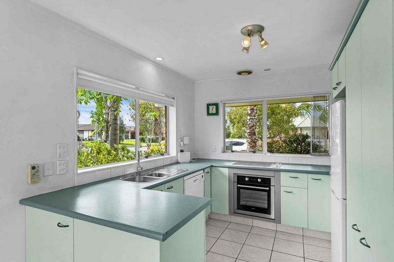 Photo of property in 70 Tington Avenue, Wattle Downs, Auckland, 2103