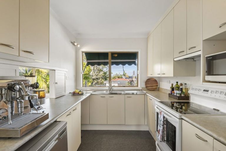 Photo of property in 1/33 Eversleigh Road, Belmont, Auckland, 0622