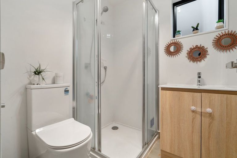 Photo of property in 75 Morihana Close, Glen Eden, 0602