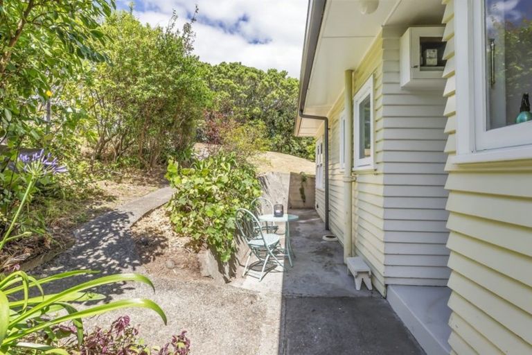 Photo of property in 25 Kahu Road, Paremata, Porirua, 5024