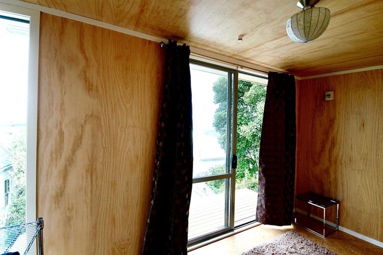 Photo of property in 66 Kelburn Parade, Kelburn, Wellington, 6012