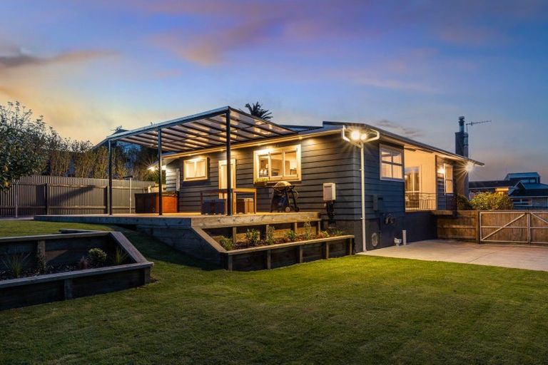 Photo of property in 16 Glen Street, Levin, 5510