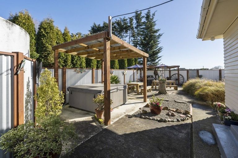 Photo of property in 10 Riverside Drive, Kelvin Grove, Palmerston North, 4470