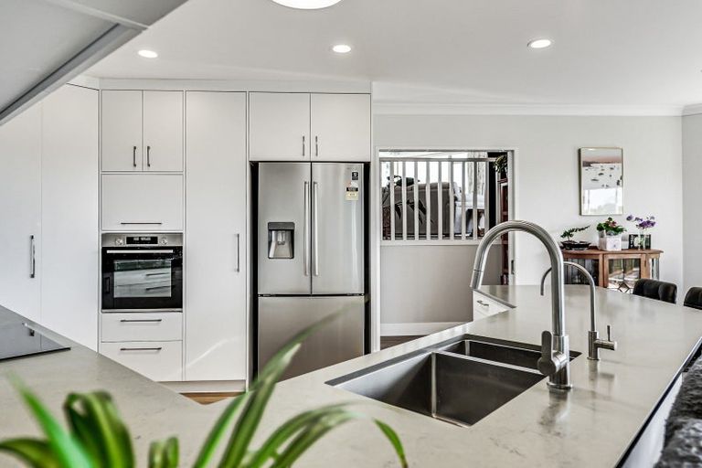 Photo of property in 21 Highgrove Drive, Grandview Heights, Hamilton, 3200