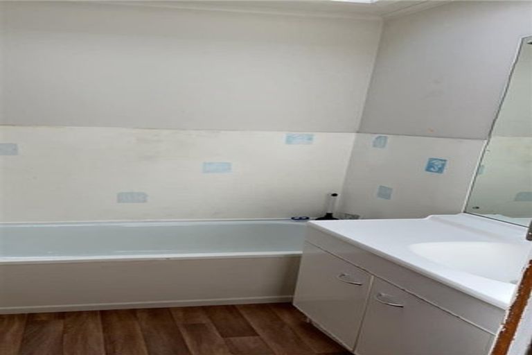 Photo of property in 5 Ashcroft Avenue, Mangere Bridge, Auckland, 2022