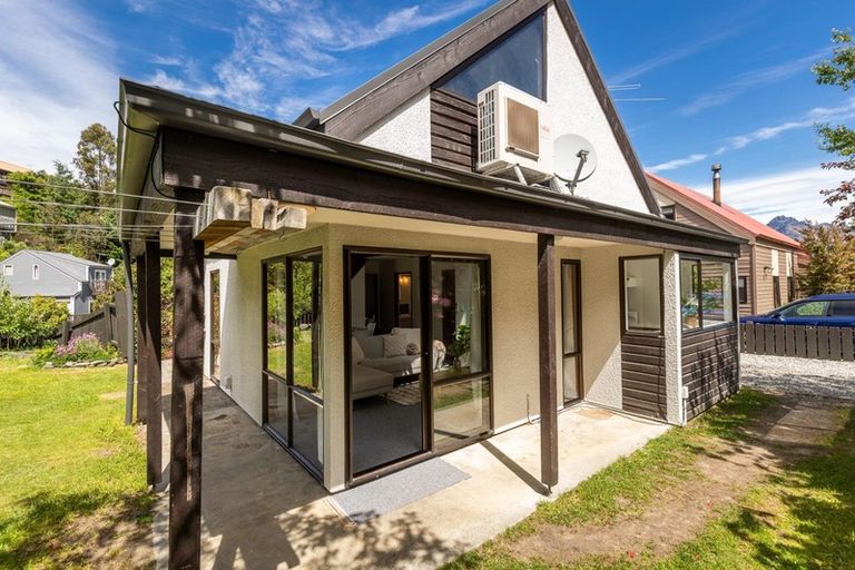 Photo of property in 25b Williams Street, Sunshine Bay, Queenstown, 9300