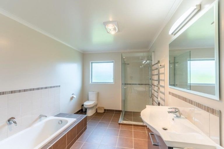 Photo of property in 5 Moss Lane, Raumati Beach, Paraparaumu, 5032