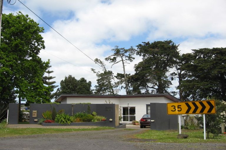 Photo of property in 23 Ferry Parade, Herald Island, Auckland, 0618