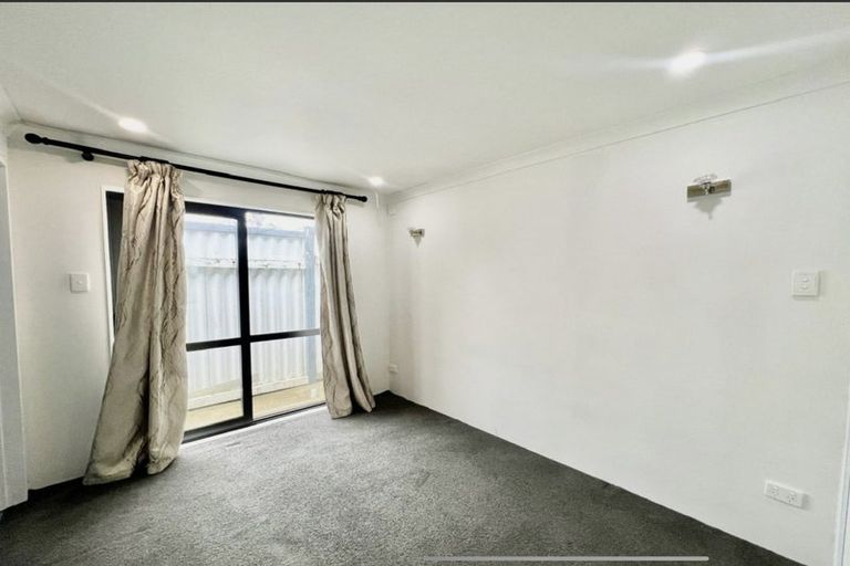 Photo of property in 26 Nile Road, Kelston, Auckland, 0602