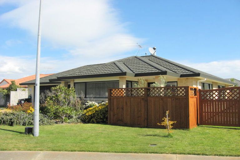 Photo of property in 10 Aburoc Place, Paraparaumu Beach, Paraparaumu, 5032