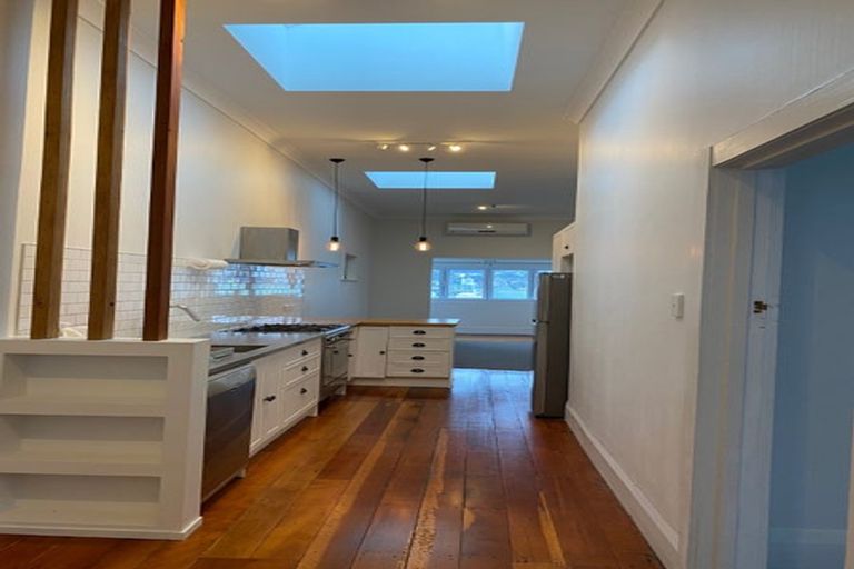 Photo of property in 20 Scarborough Terrace, Mount Victoria, Wellington, 6011