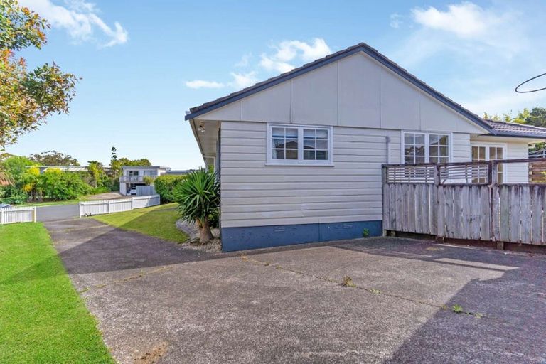 Photo of property in 9 Towra Place, Botany Downs, Auckland, 2010