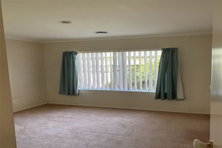 Photo of property in 2/36 West Fairway, Golflands, Auckland, 2013