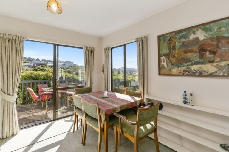 Photo of property in 6 Ashton Fitchett Drive, Brooklyn, Wellington, 6021