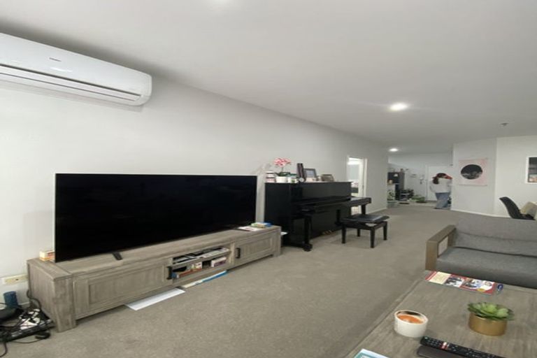 Photo of property in 1/15 Clearwater Cove, West Harbour, Auckland, 0618