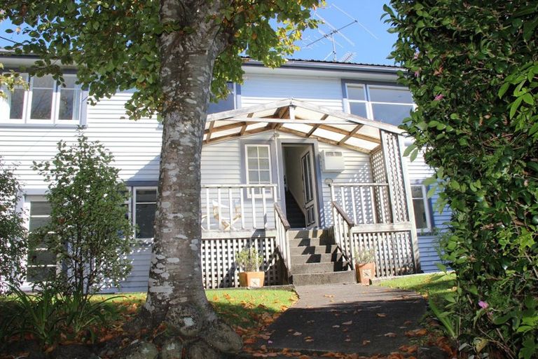 Photo of property in 19 Romney Square, Tawa, Wellington, 5028