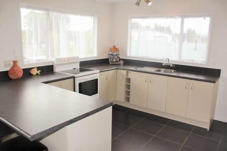 Photo of property in 28 Pompolona Street, Te Anau, 9600