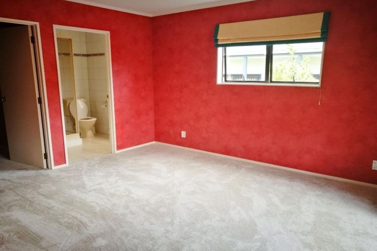 Photo of property in 30 Glucina Avenue, West Harbour, Auckland, 0618