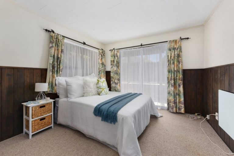 Photo of property in 6 Pioneer Grove, Silverstream, Upper Hutt, 5019