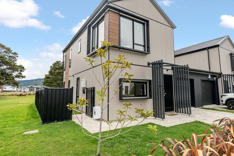 Photo of property in 84 Mawai Hakona Drive, Wallaceville, Upper Hutt, 5018