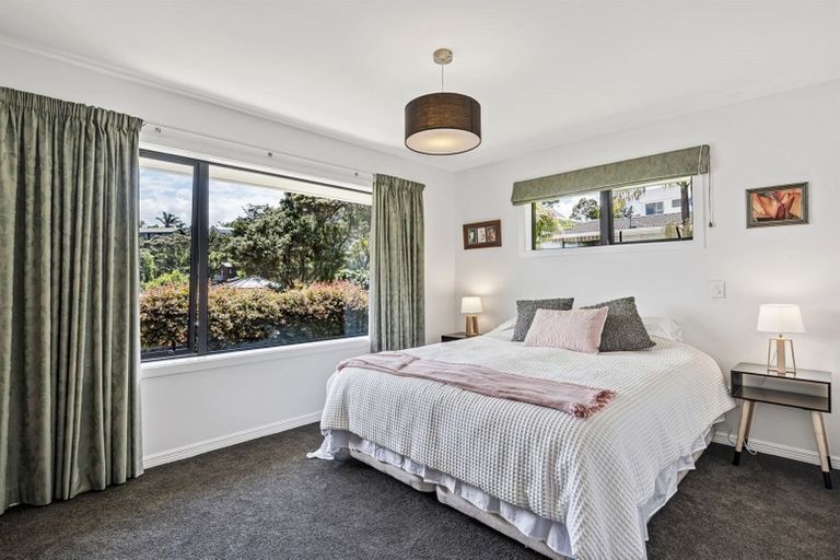Photo of property in 4 Pluto Place, Beach Haven, Auckland, 0626