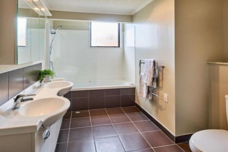 Photo of property in 51 Peterhouse Street, Tawa, Wellington, 5028