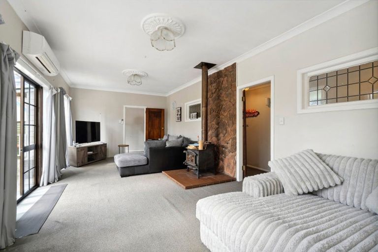 Photo of property in 414 Stokes Valley Road, Stokes Valley, Lower Hutt, 5019