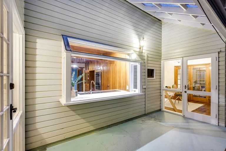 Photo of property in 102a Miromiro Road, Normandale, Lower Hutt, 5010