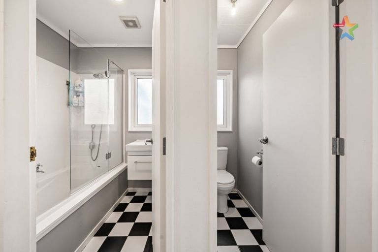 Photo of property in 21 Jasmine Grove, Maungaraki, Lower Hutt, 5010