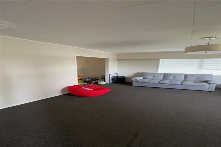 Photo of property in 4 Pahi Place, West Harbour, Auckland, 0618