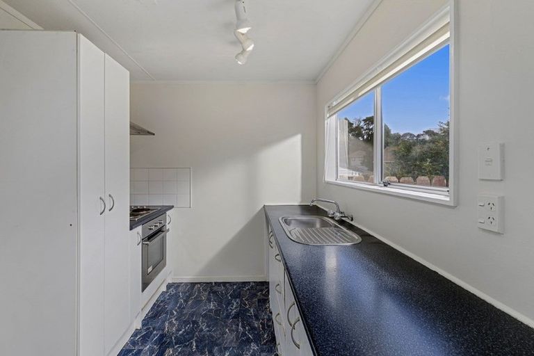 Photo of property in 4 Buisson Glade, West Harbour, Auckland, 0618