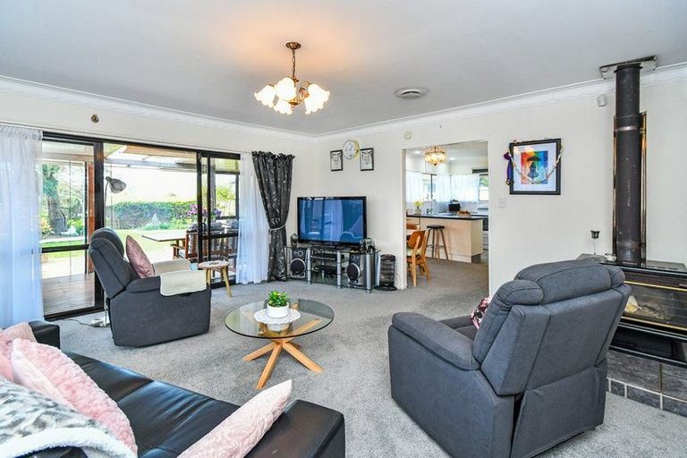Photo of property in 23 Seaward Place, Wattle Downs, Auckland, 2103