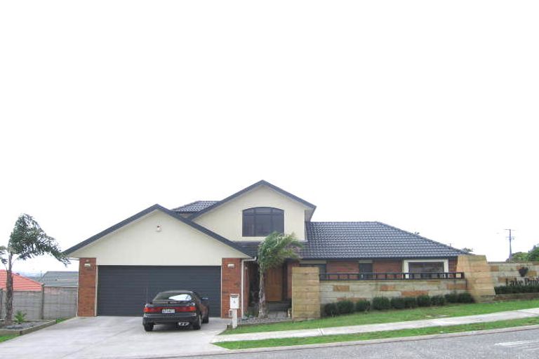 Photo of property in 1 Lake Panorama Drive, Henderson, Auckland, 0612