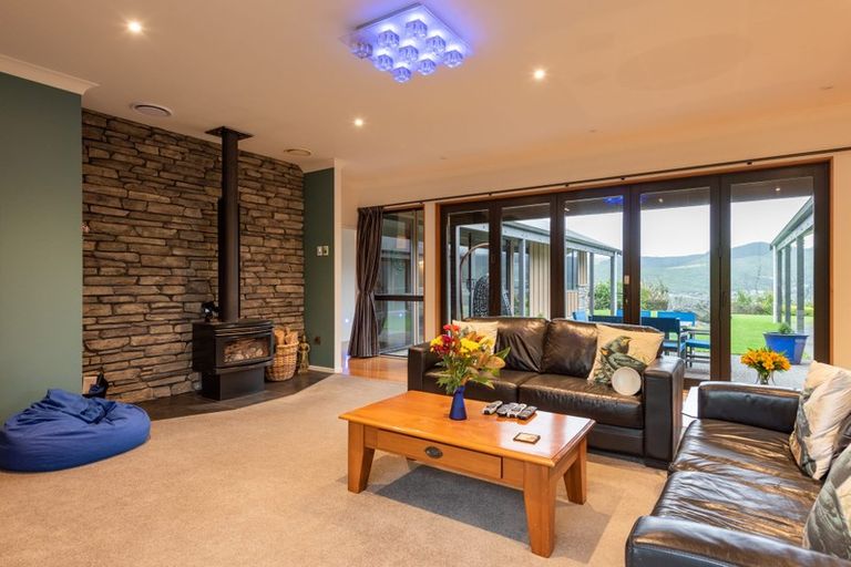 Photo of property in 104 Bing Lucas Drive, Tawa, Wellington, 5028
