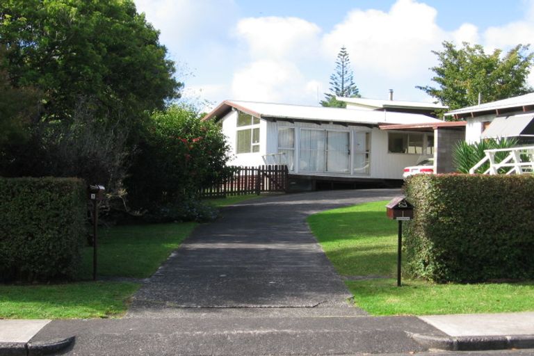 Photo of property in 3 Thomas Avenue, Te Atatu Peninsula, Auckland, 0610