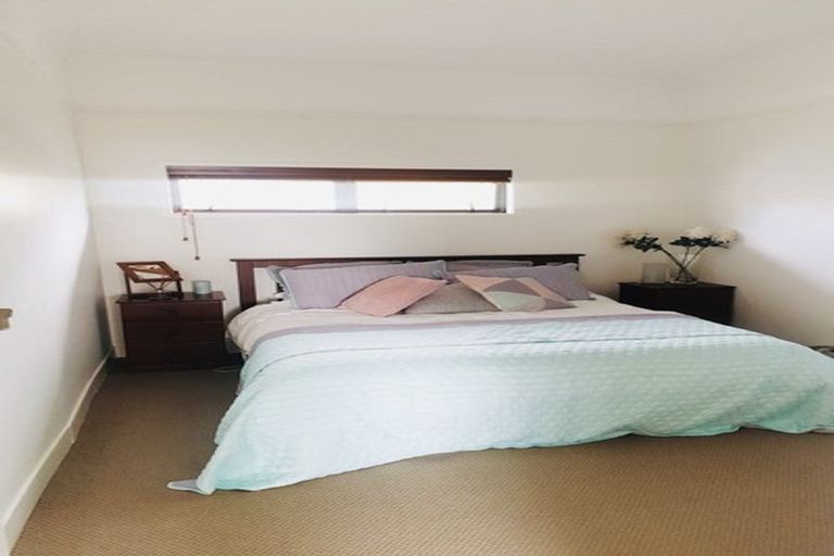 Photo of property in 1/7 Hauraki Crescent, Pinehill, Auckland, 0632