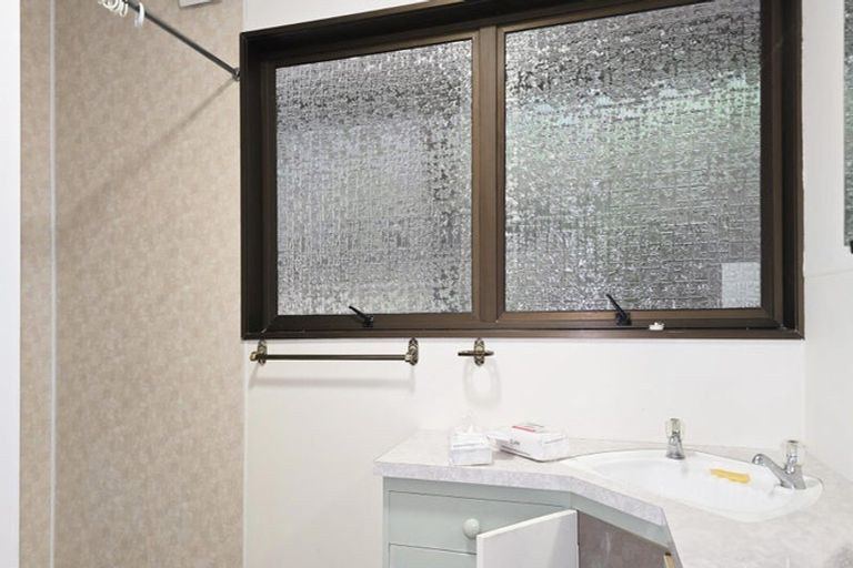 Photo of property in 27 Burns Road, Hospital Hill, Napier, 4110