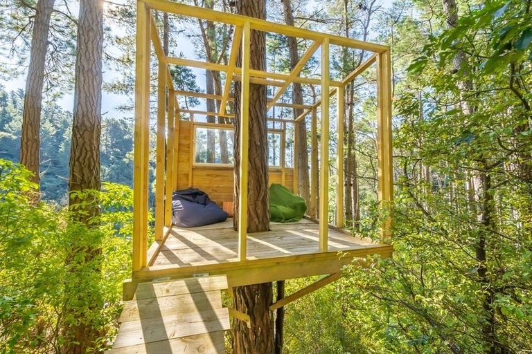 Photo of property in 159 Pinehaven Road, Pinehaven, Upper Hutt, 5019