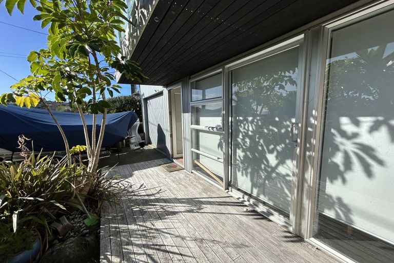 Photo of property in 1/17 De Luen Avenue, Tindalls Beach, Whangaparaoa, 0930