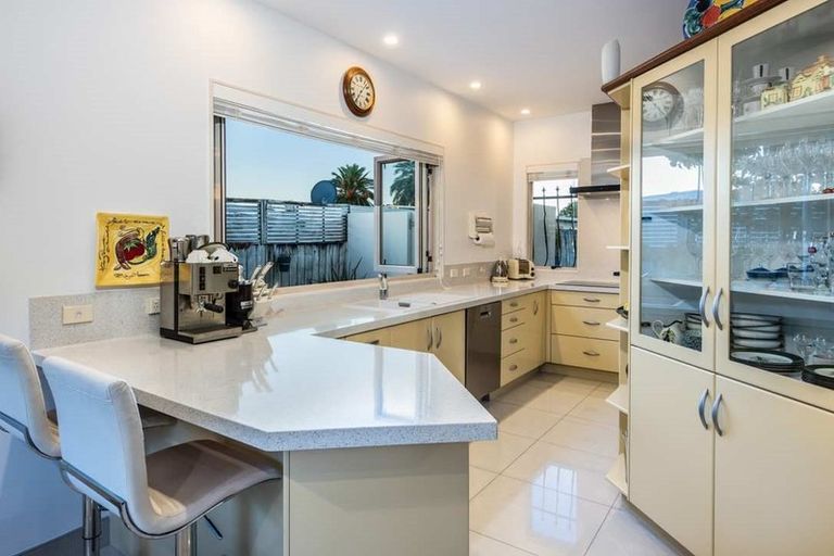 Photo of property in 1/12 Brook Street, Milford, Auckland, 0620