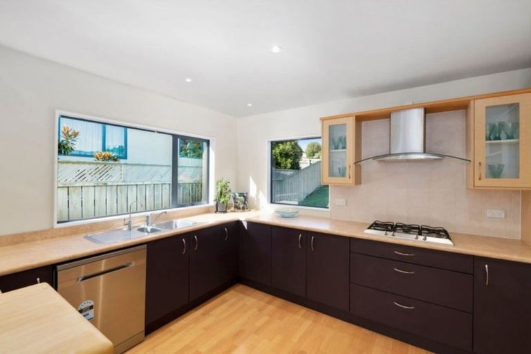 Photo of property in 2c Observatory Close, Whitby, Porirua, 5024