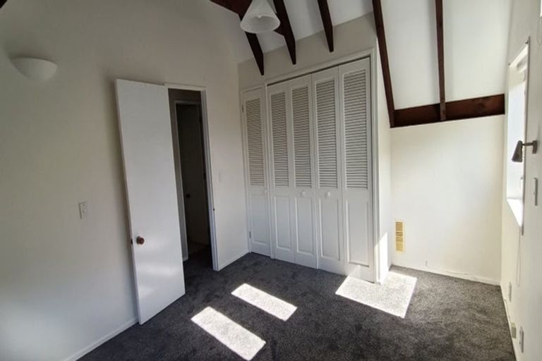 Photo of property in 148 Nicholson Road, Khandallah, Wellington, 6035