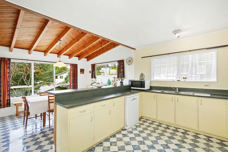 Photo of property in 24 Westhaven Drive, Tawa, Wellington, 5028