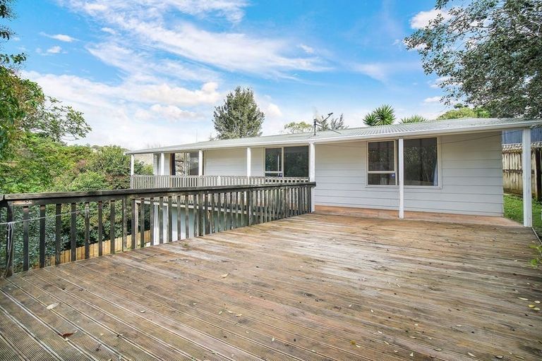 Photo of property in 2/14 Fernlea Rise, Bayview, Auckland, 0629