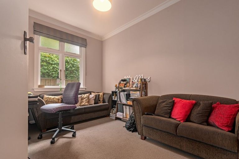 Photo of property in 10 Hardie Street, Hokowhitu, Palmerston North, 4410