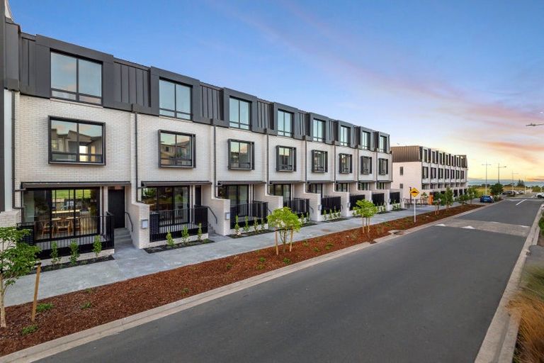 Photo of property in 7a Windlass Street, Long Bay, Auckland, 0630