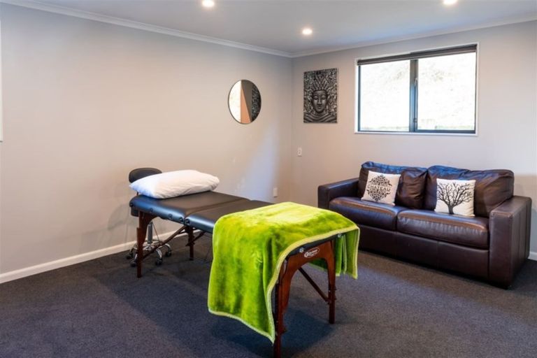 Photo of property in 10 Claverton Grove, Churton Park, Wellington, 6037