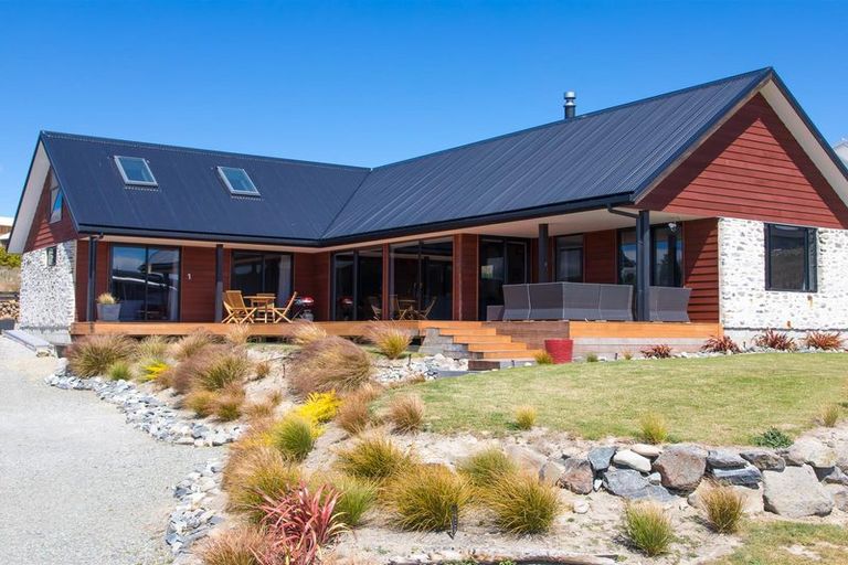 Photo of property in 1 Pollock Place, Lake Tekapo, 7999